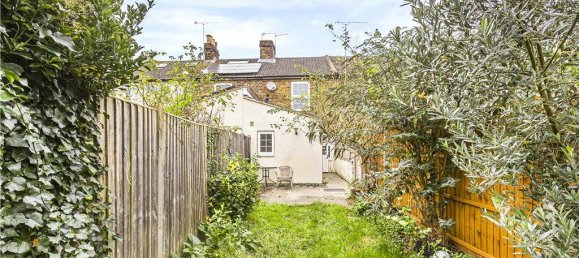 2 bedrooms House in Egham, United Kingdom No. 8646 9