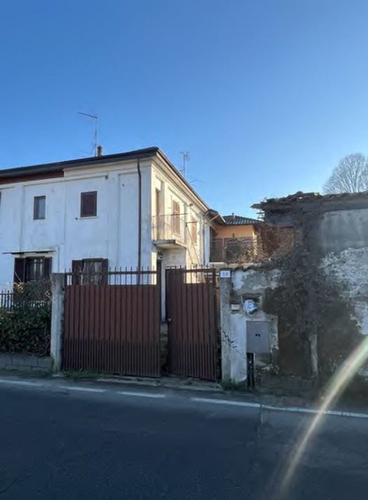 4 Schlafzimmer Villa in Gambolò, Italy, Nr. 392034