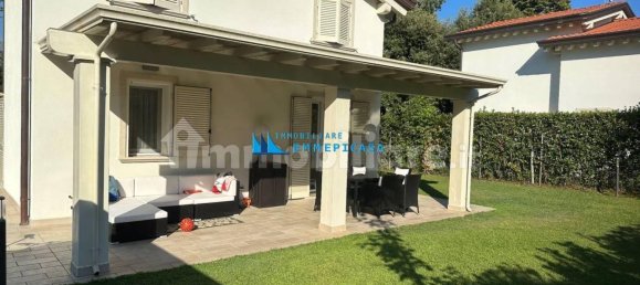 3 bedrooms Villa in Montignoso, Italy No. 142512 2