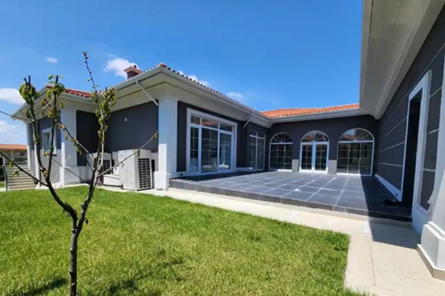 Villa 5+2 in Istanbul, Turkey No. 24706