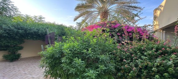 4 bedrooms Villa in Doha, Qatar No. 1081 2