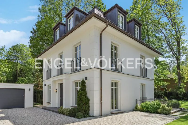 5 bedrooms Villa in Munich, Germany No. 148168