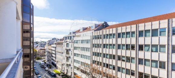 5 bedrooms Apartment in Lisbon, Portugal No. 100156 3