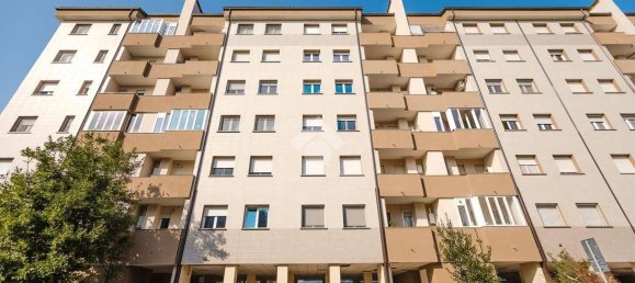 3 bedrooms Apartment in Milan, Italy No. 247830 27