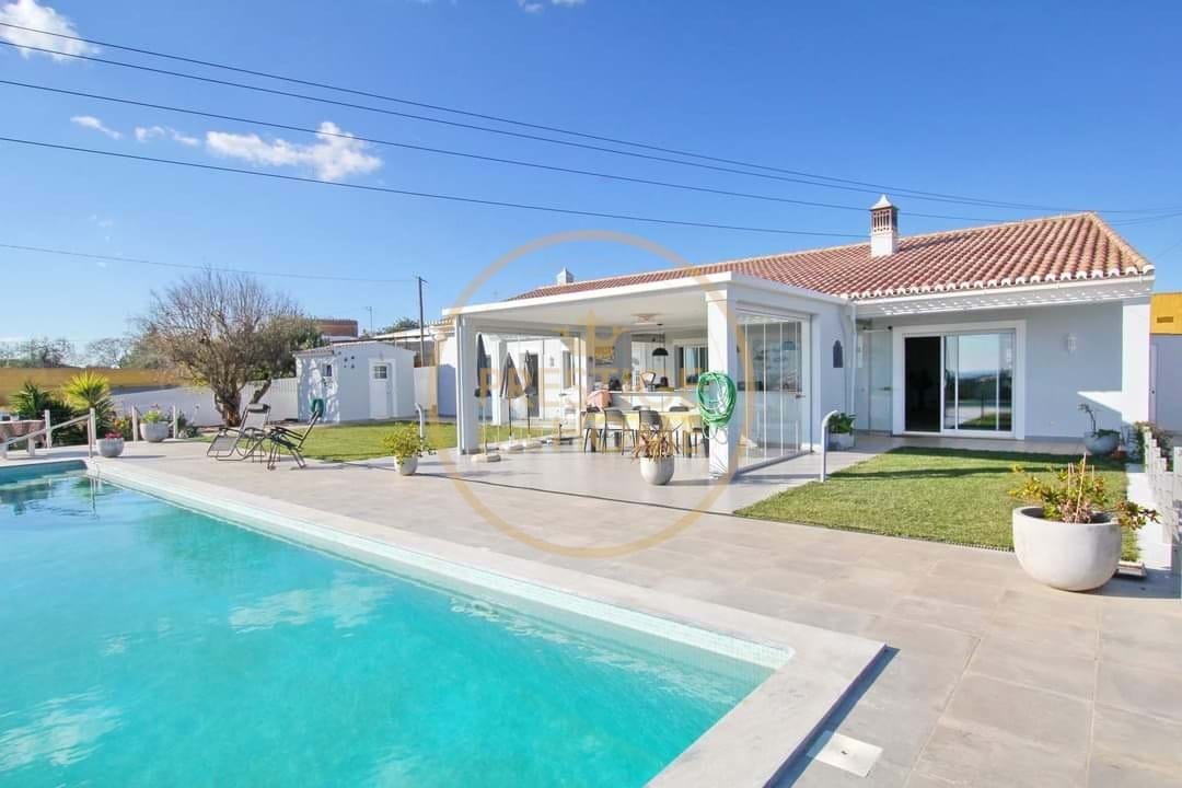 3 bedrooms Villa in Loule, Portugal No. 23300