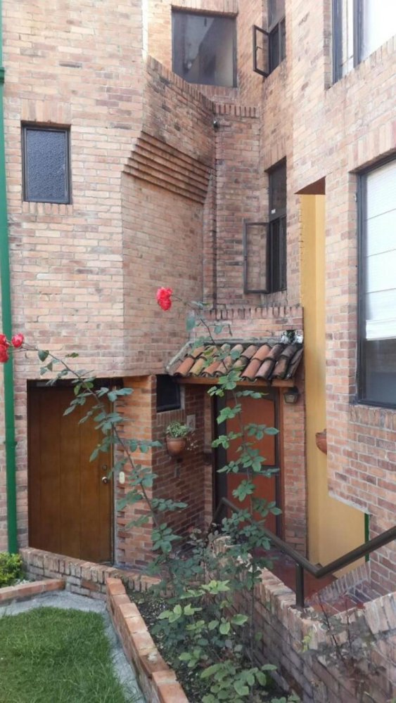 Дом с 4 спальнями в Богота, Колумбия № 14059