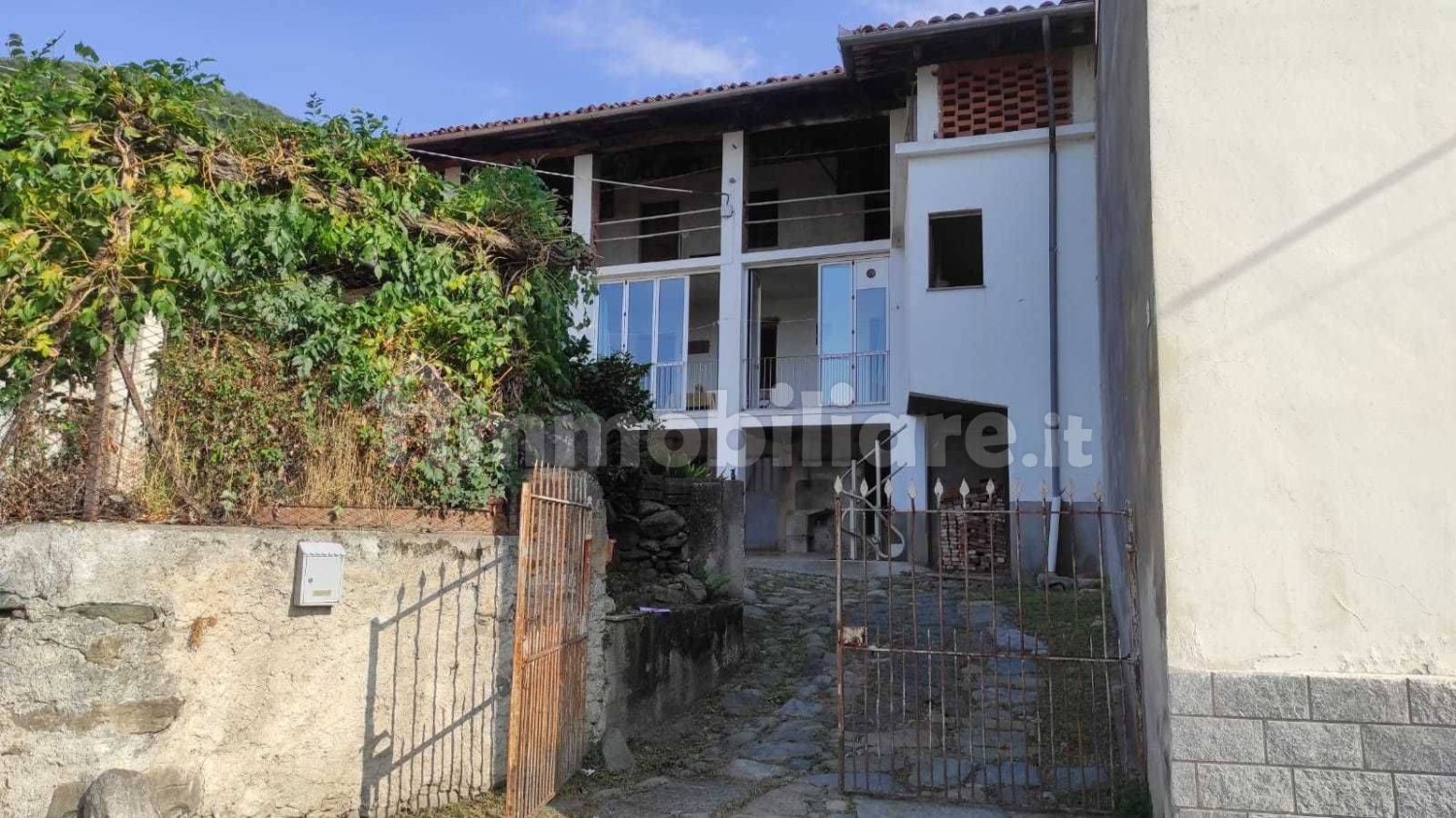 4 bedrooms Villa in Loranzè, Italy No. 276425