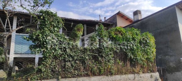 4 bedrooms Villa in Loranzè, Italy No. 276425 2