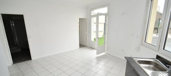 Apartamento de 3 dormitorios en Les Pavillons-sous-Bois, France No. 187902 3