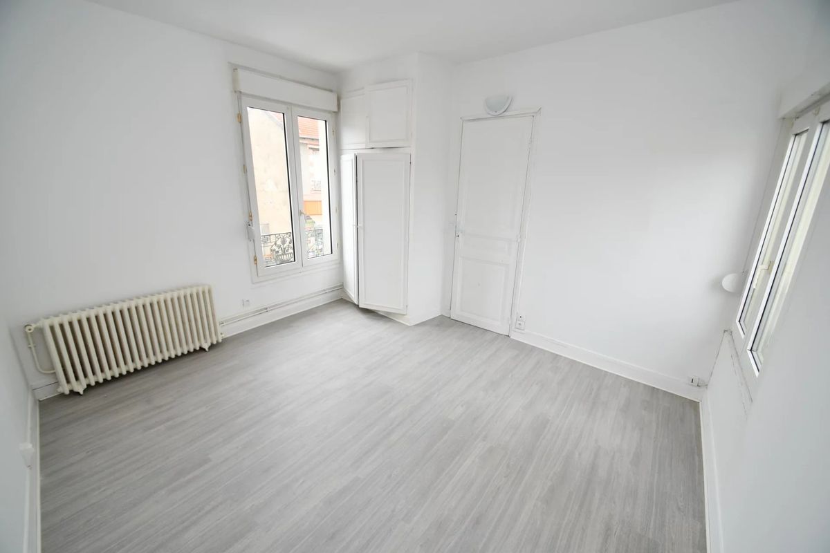 Apartamento de 3 dormitorios en Les Pavillons-sous-Bois, France No. 187902