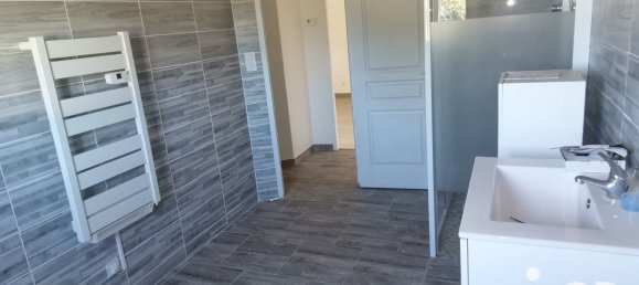 2 bedrooms House in Chasseneuil, France No. 239017 7