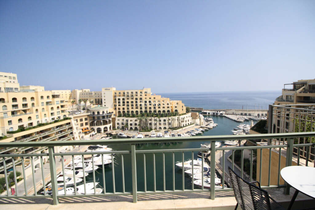 3 bedrooms Apartment in Saint Julian's, Malta No. 11316