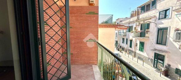 3 rooms Apartment in Pozzuoli, Italy No. 279619 18