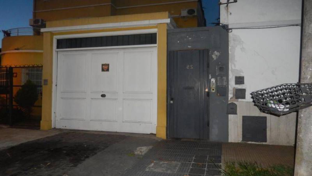 2 bedrooms House in Quilmes, Argentina No. 15589