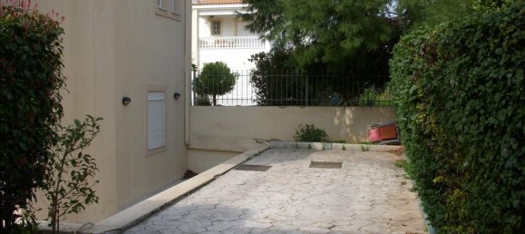 4 bedrooms Property in Kalyvia Thorikou, Greece No. 5134 2