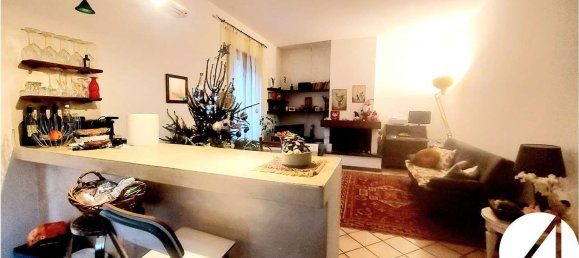 3 rooms Apartment in Prato, Italy No. 47701 8