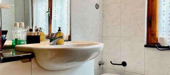 3 rooms Apartment in Prato, Italy No. 47701 27