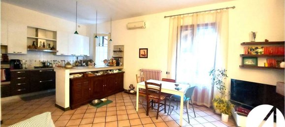 3 rooms Apartment in Prato, Italy No. 47701 6