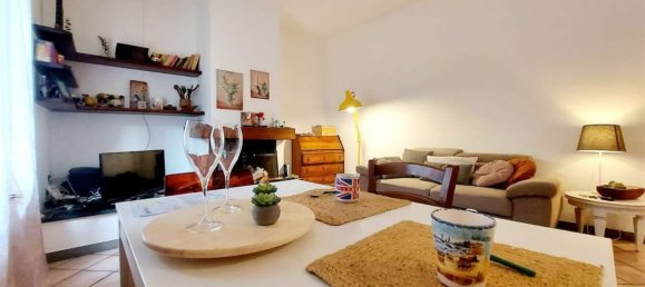 3 rooms Apartment in Prato, Italy No. 47701 4