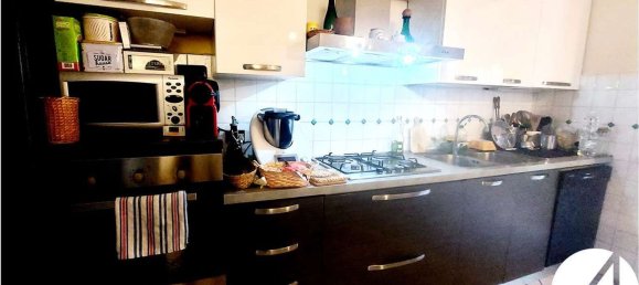 3 rooms Apartment in Prato, Italy No. 47701 10