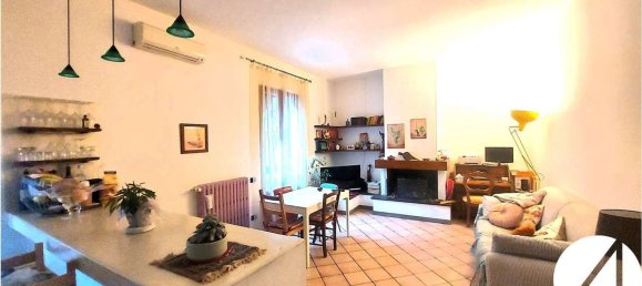 3 rooms Apartment in Prato, Italy No. 47701 5