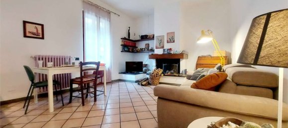 3 rooms Apartment in Prato, Italy No. 47701 3