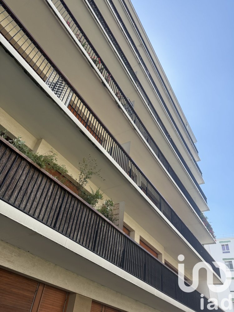 3 bedrooms Apartment in Rueil-Malmaison, France No. 297031