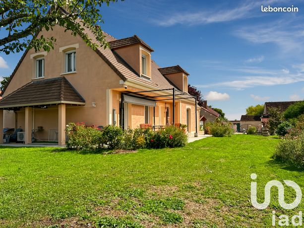 Casa de 5 dormitorios en Charbuy, France No. 363950