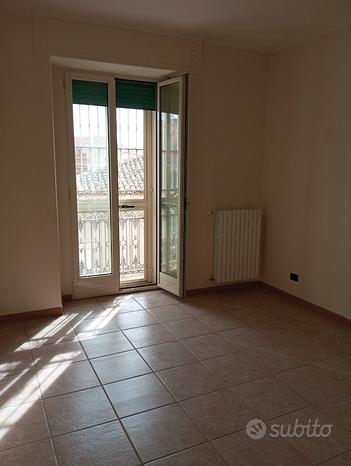 3 rooms Apartment in Foggia, Italy No. 251451