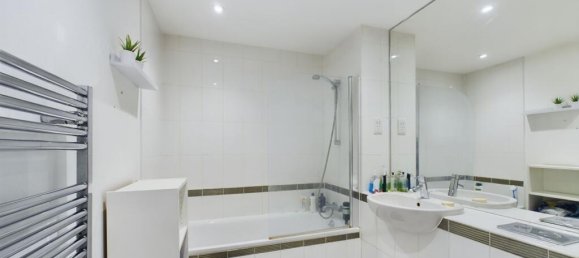 2 bedrooms Apartment in London, United Kingdom No. 13462 5