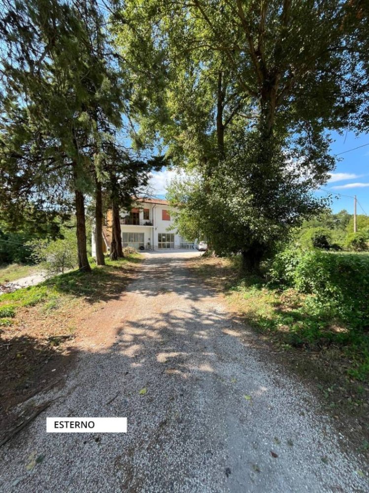 5 bedrooms Villa in Pergola, Italy No. 282012