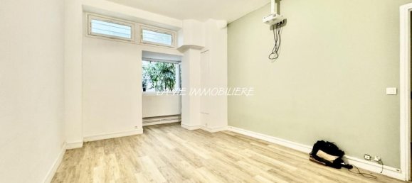 2 bedrooms Apartment in Paris, France No. 180369 2