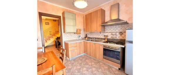 Villa de 3 habitaciónes en Ardea, Italy No. 9605 9