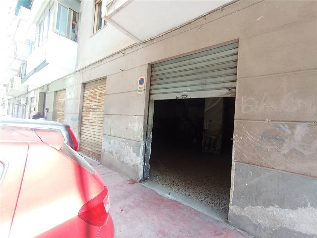 Armazém de 5 divisões em Palermo, Italy N.º 49521