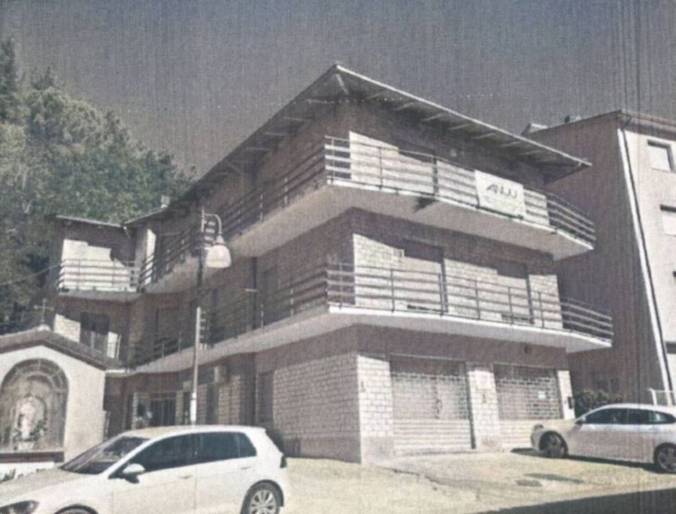 5 bedrooms Apartment in Nocera Umbra, Italy No. 378096