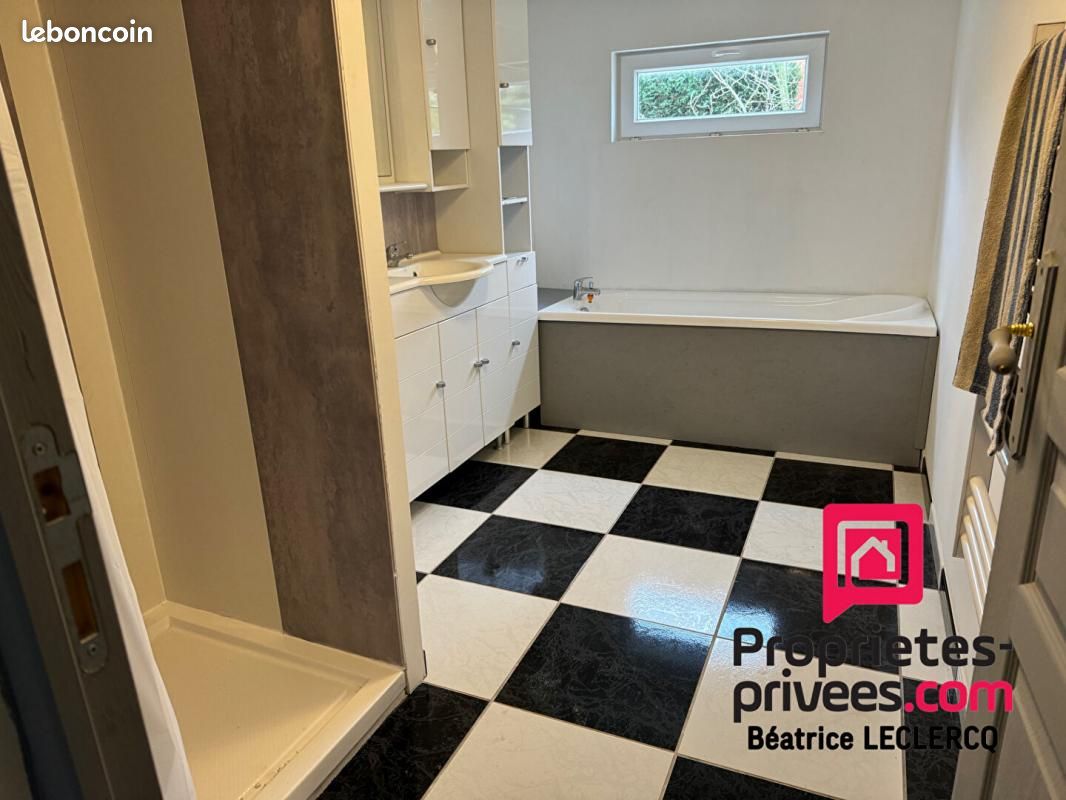 Casa de 5 dormitorios en Isbergues, France No. 209273