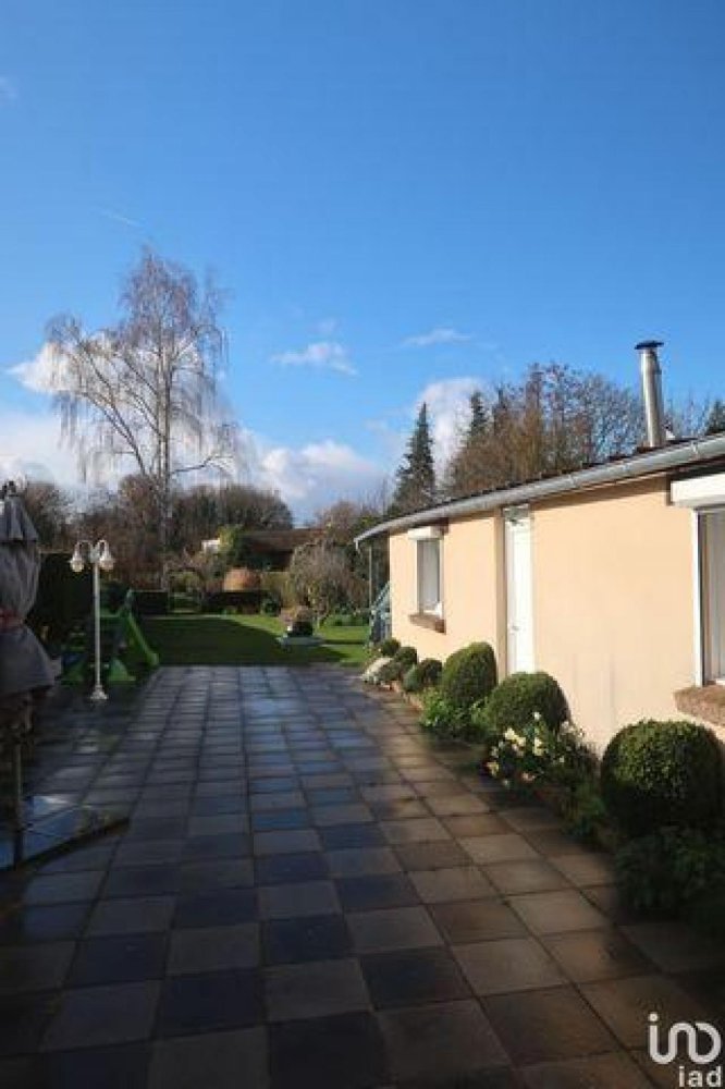 Casa de 4 dormitorios en Boves, France No. 3958