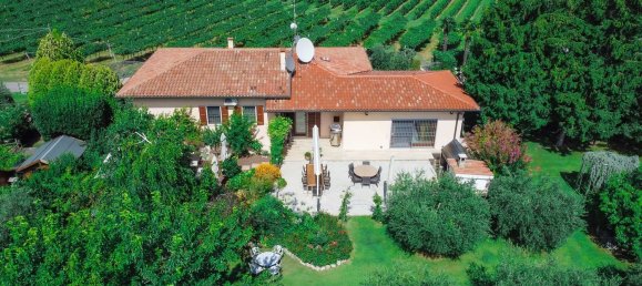 8 rooms Villa in Bardolino, Italy No. 261320 5