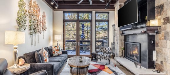 2 bedrooms Cafe / restaurant in Avon, USA No. 310 2