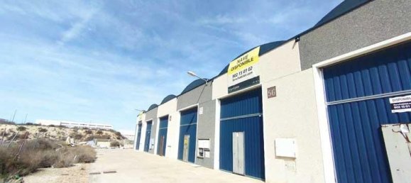 238m² Warehouse in Cartuja Baja, Spain No. 64938 2