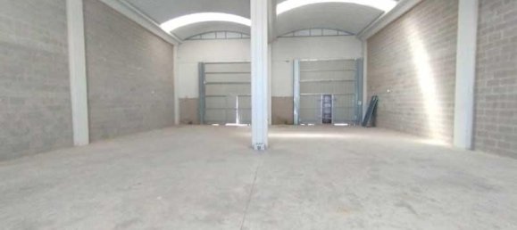 238m² Warehouse in Cartuja Baja, Spain No. 64938 15