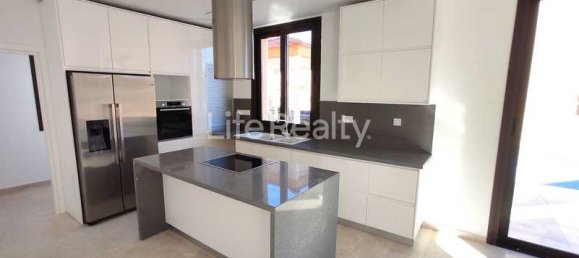 Дом с 4 спальнями в Хлорака, Кипр № 15883 4