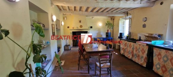 Casa de 10 habitaciónes en Pescaglia, Italy No. 15653 36