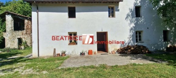 Casa de 10 habitaciónes en Pescaglia, Italy No. 15653 9