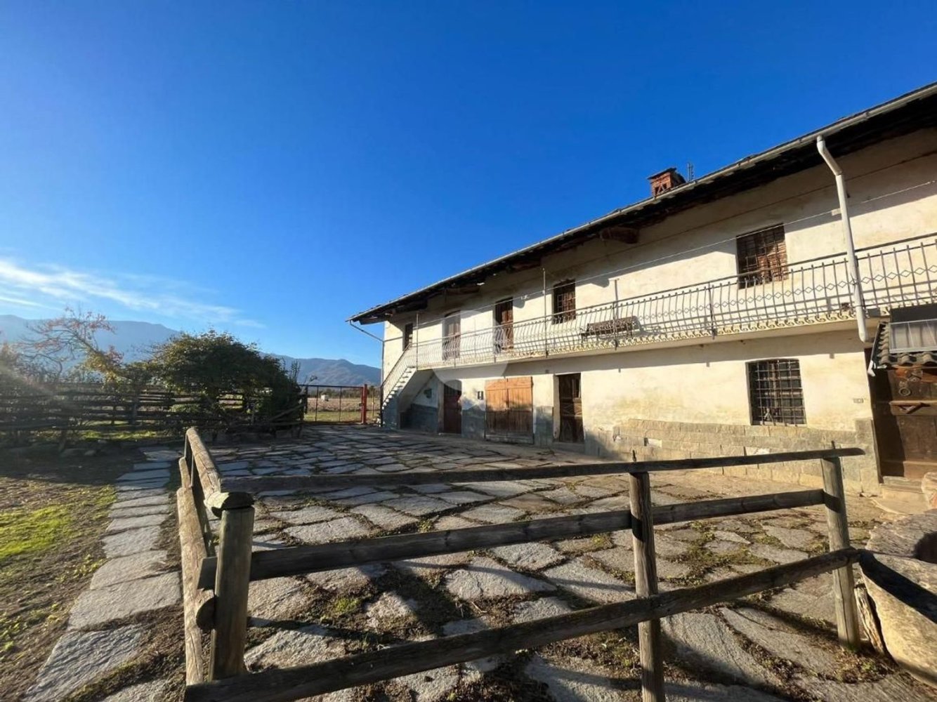 6 rooms House in Barge, Italy No. 279510