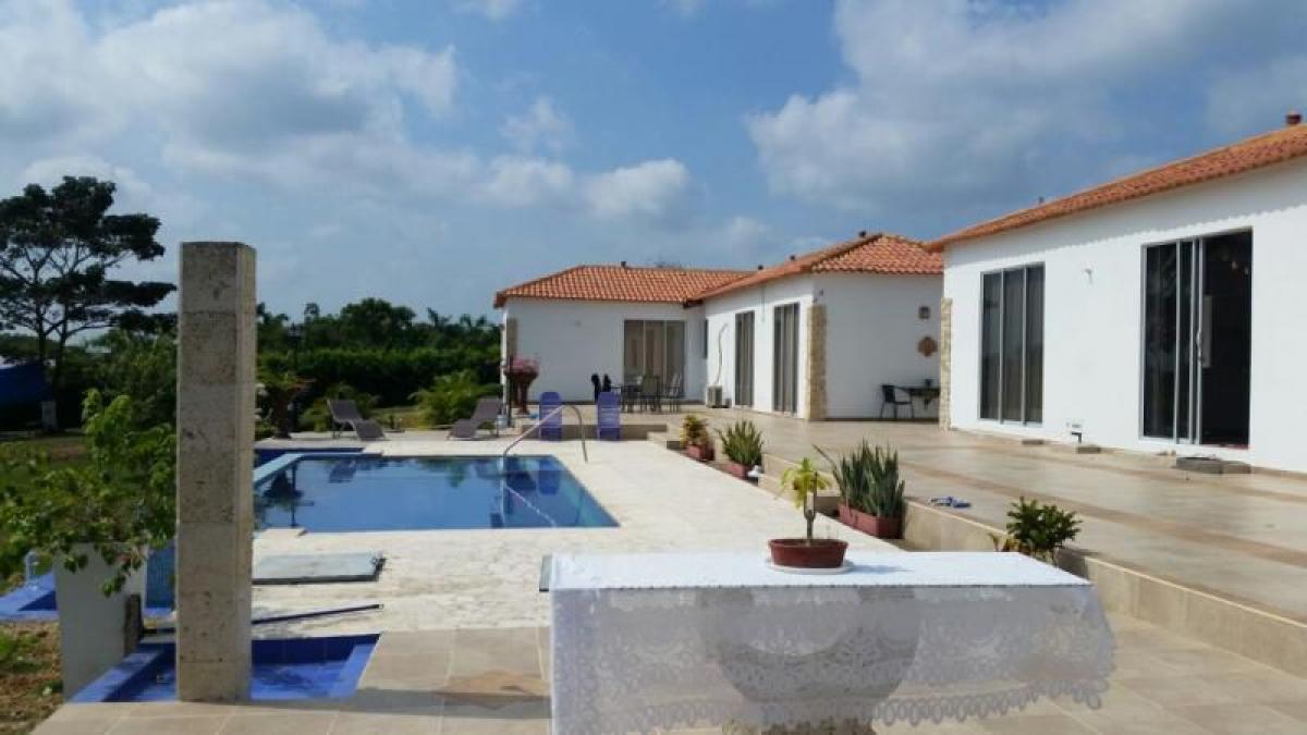 Casa de 6 dormitorios en Bolívar, Colombia No. 1513