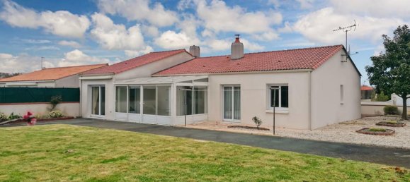 3 bedrooms House in Saint-Julien-des-Landes, France No. 277961 4