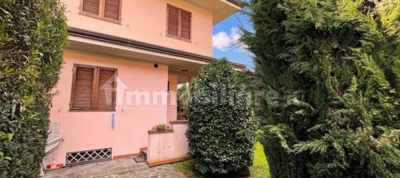 3 bedrooms Villa in Pietrasanta, Italy No. 194739 2