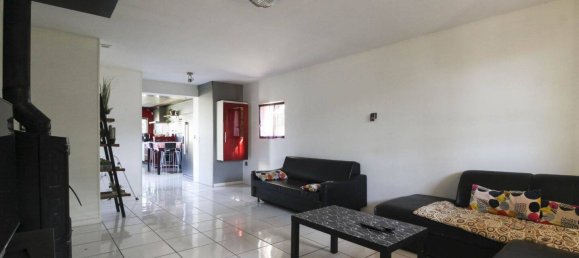 4 bedrooms House in Chateau-Renard, France No. 91982 5