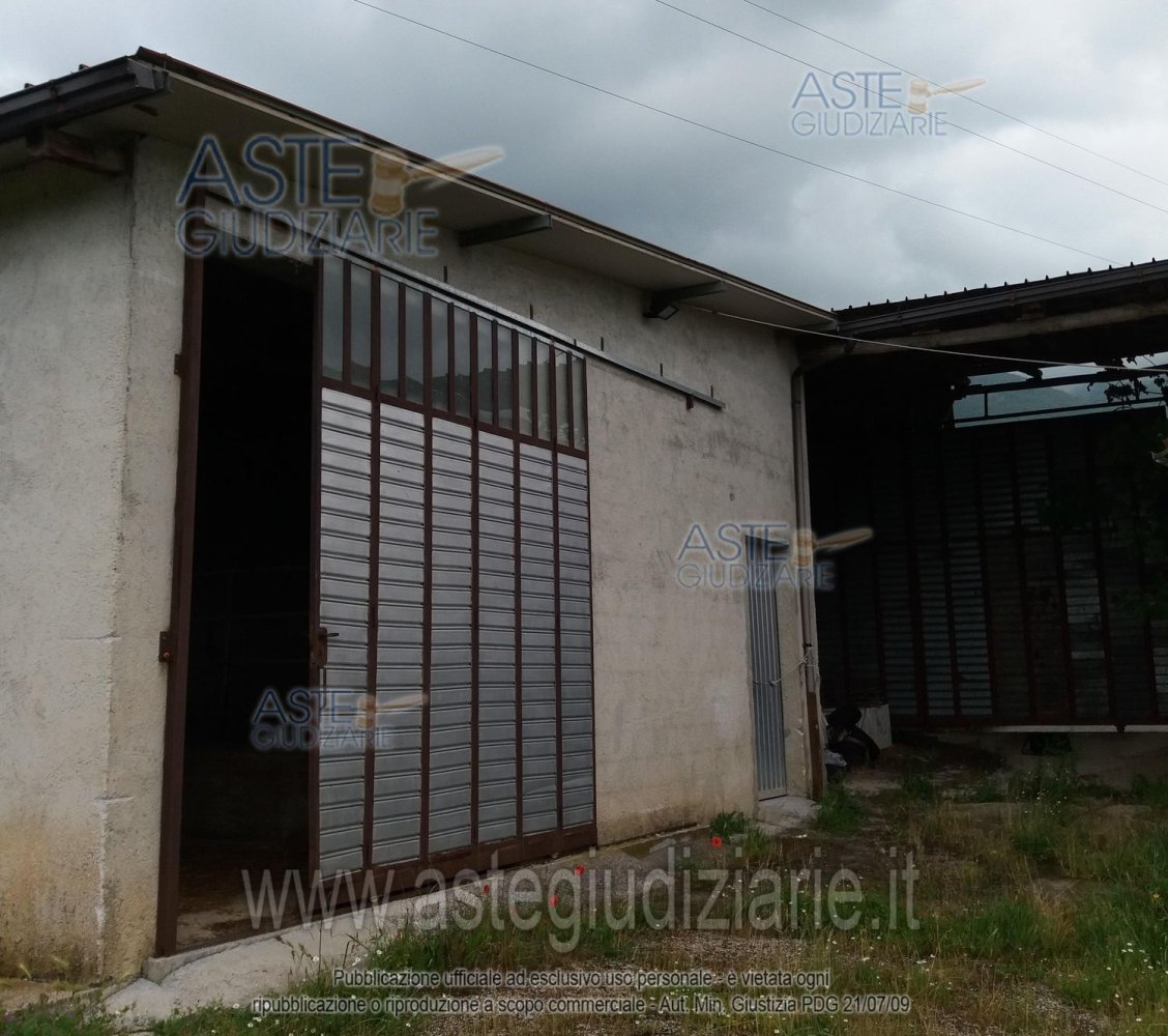 Garage in Padula, Italy 287m², Nr. 365267